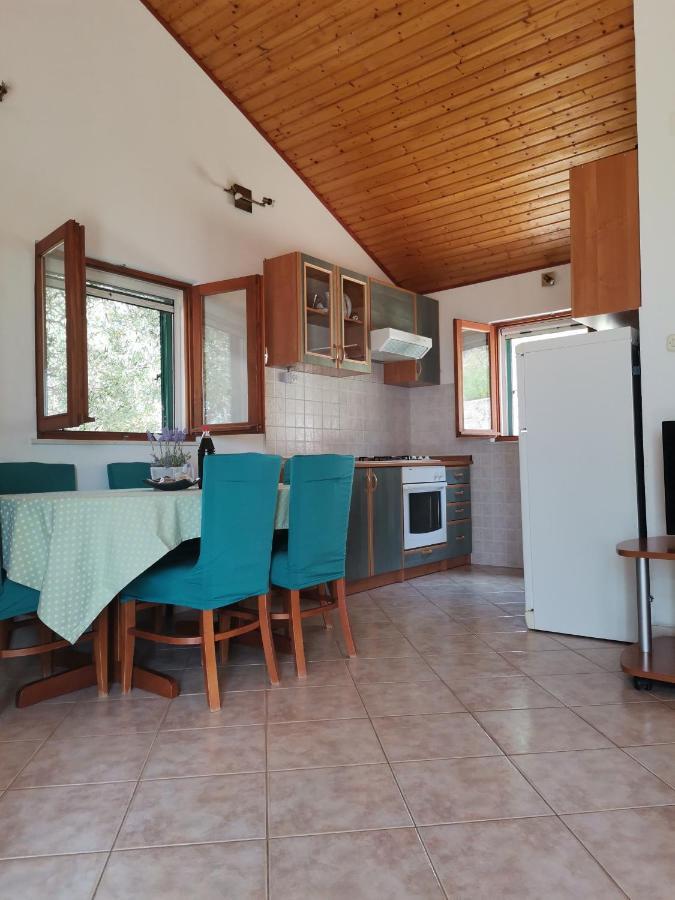 Holiday Home Vineyard House Bol Zewnętrze zdjęcie